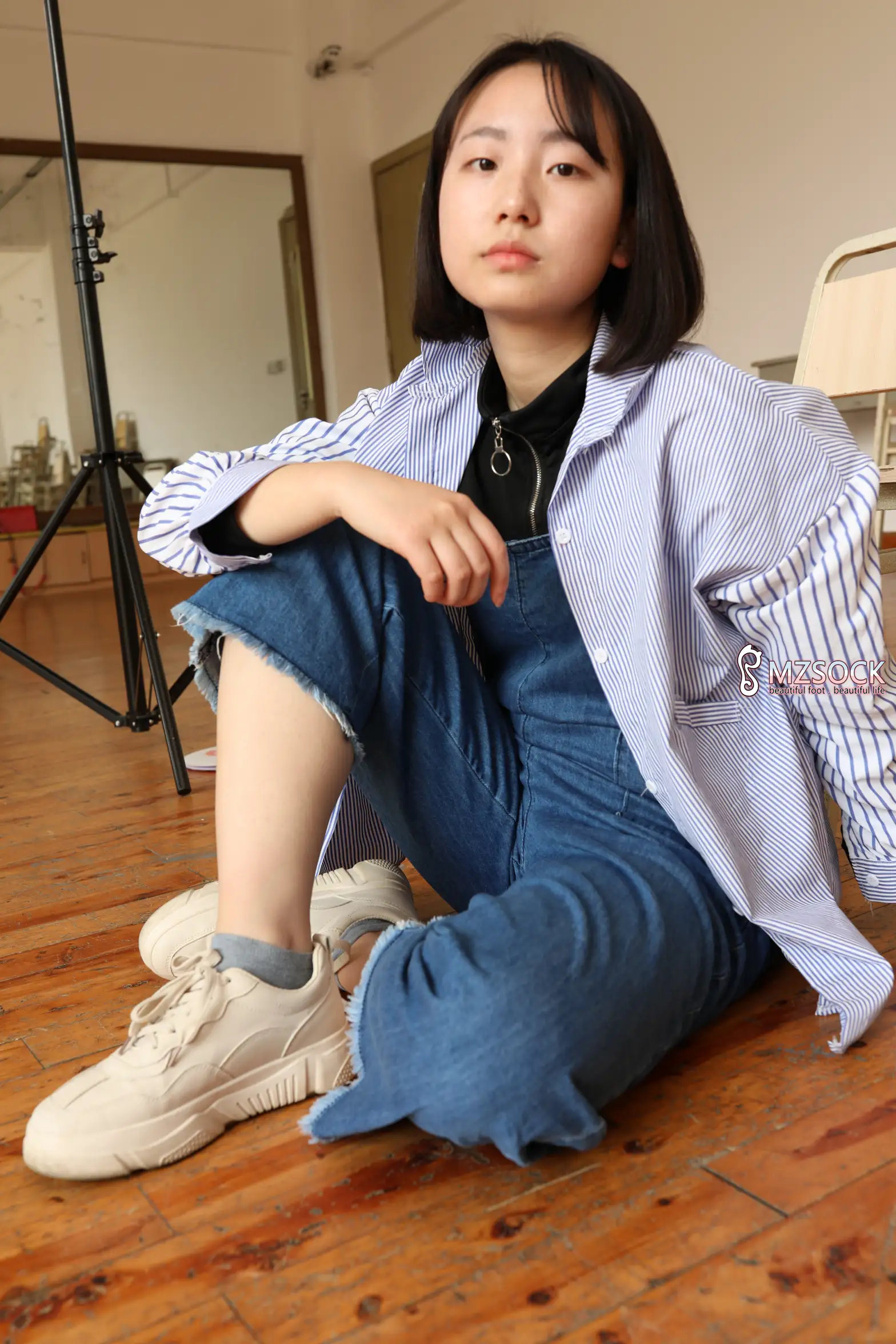 [爱美足] 爱美足 NO.001 肖弧#[74P]-1