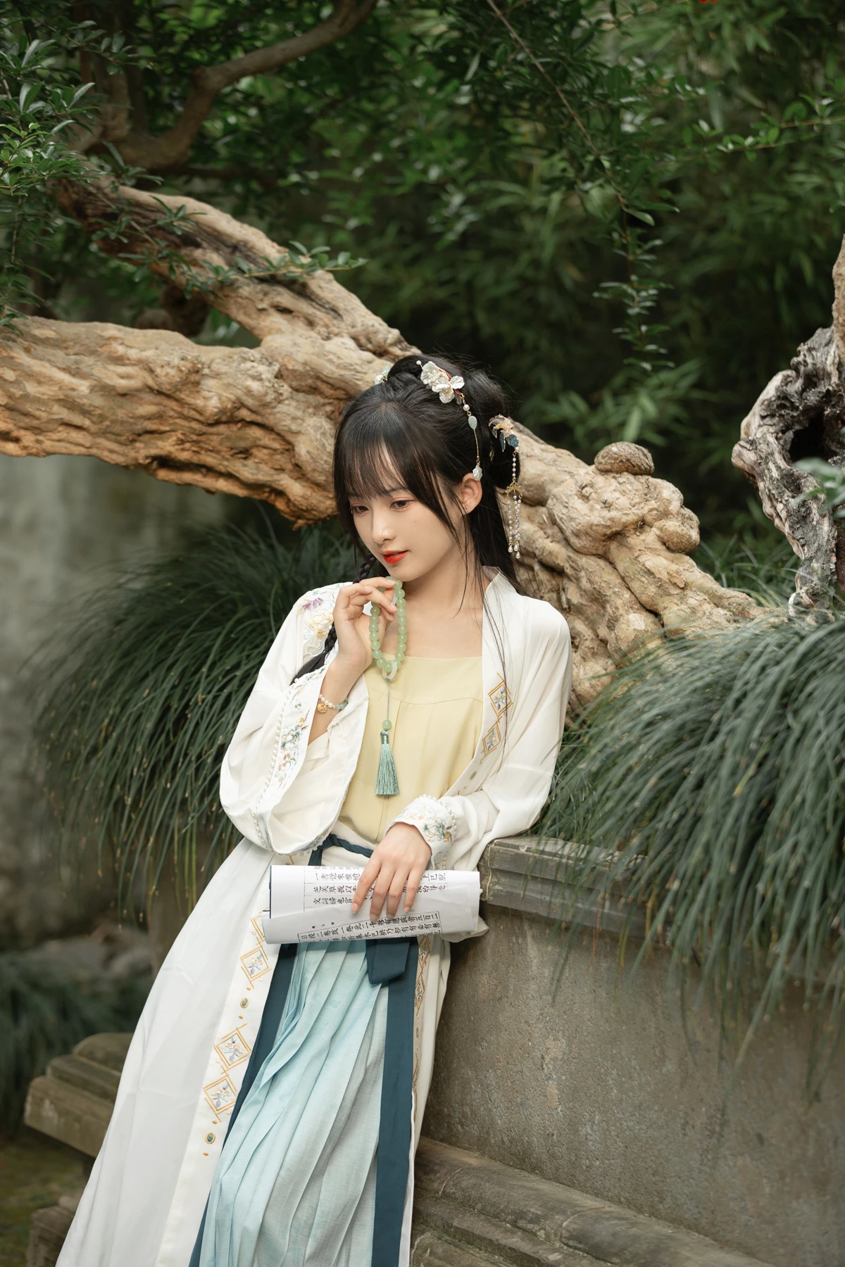 [YITUYU] 2022.12.29 Vol.2790 – A small fan brings a slight coolness, and the long summer is long Lily cub w#[23P]-1