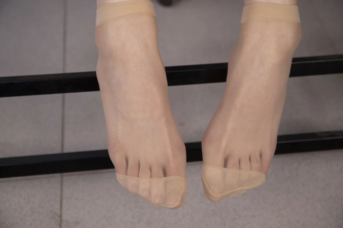 [Mzsock] NO.033 Beauty Xiaoyun shows off her beautiful feet in the office, her big feet are so beautiful Southern football skills#[107P]-7