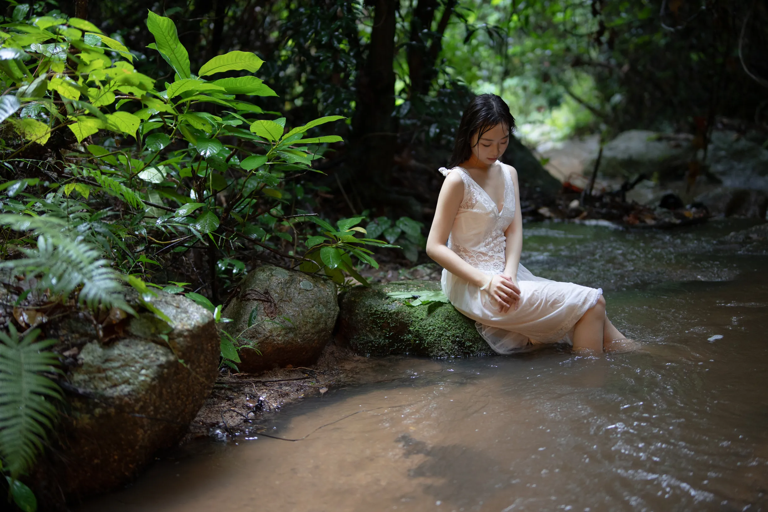 [艺图语] 2022.12.01 Vol.2574 – 溪水流光 QQ#[45P]-1