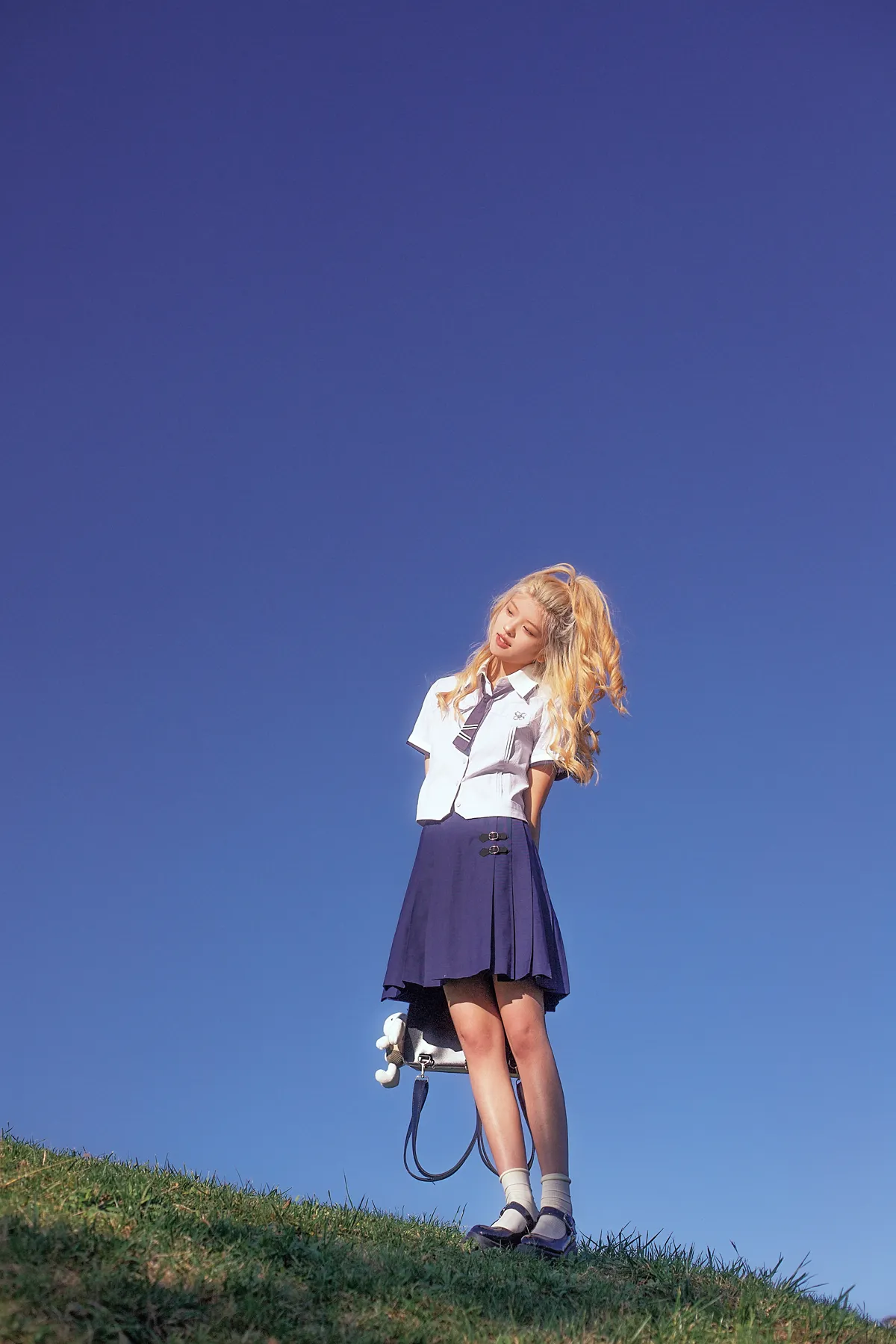 [艺图语] 2022.12.11 Vol.2649 – 芭比少女 笑死银#[22P]-13