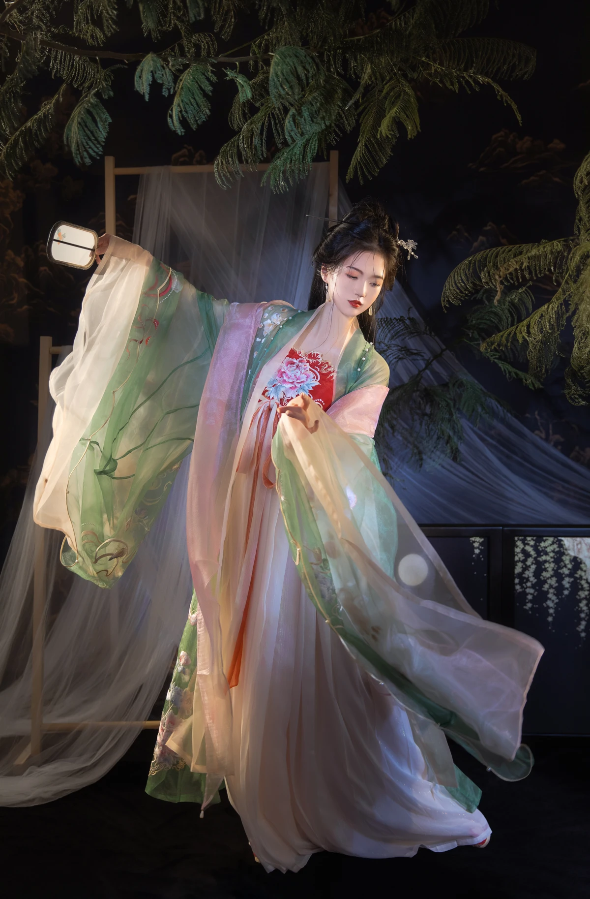 [YITUYU] 2023.03.09 Vol.3035 The garden is green Fat Qi#[31P]-1
