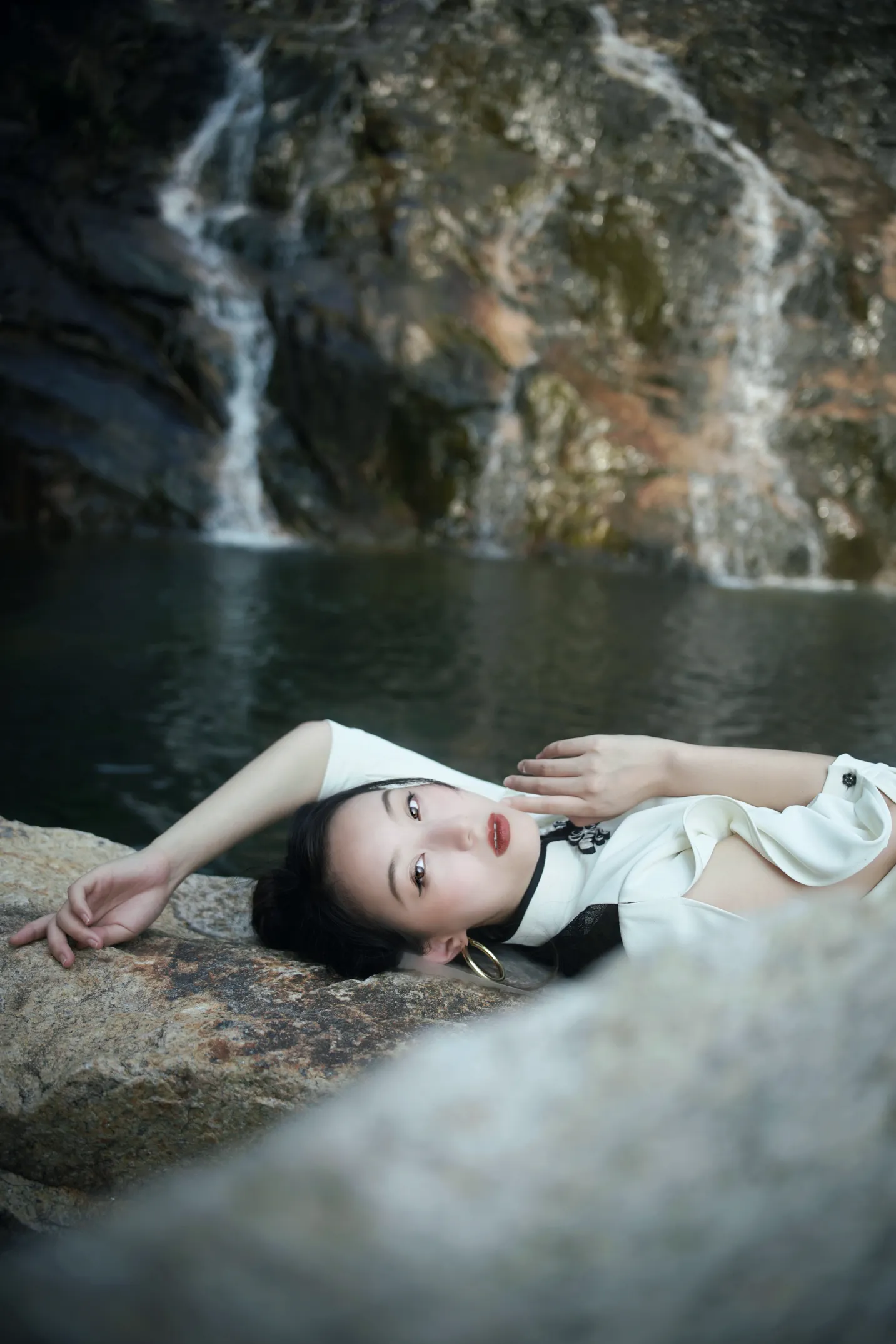 [艺图语] 2022.12.04 Vol.2596 – 飘绢流白 土土#[22P]-1