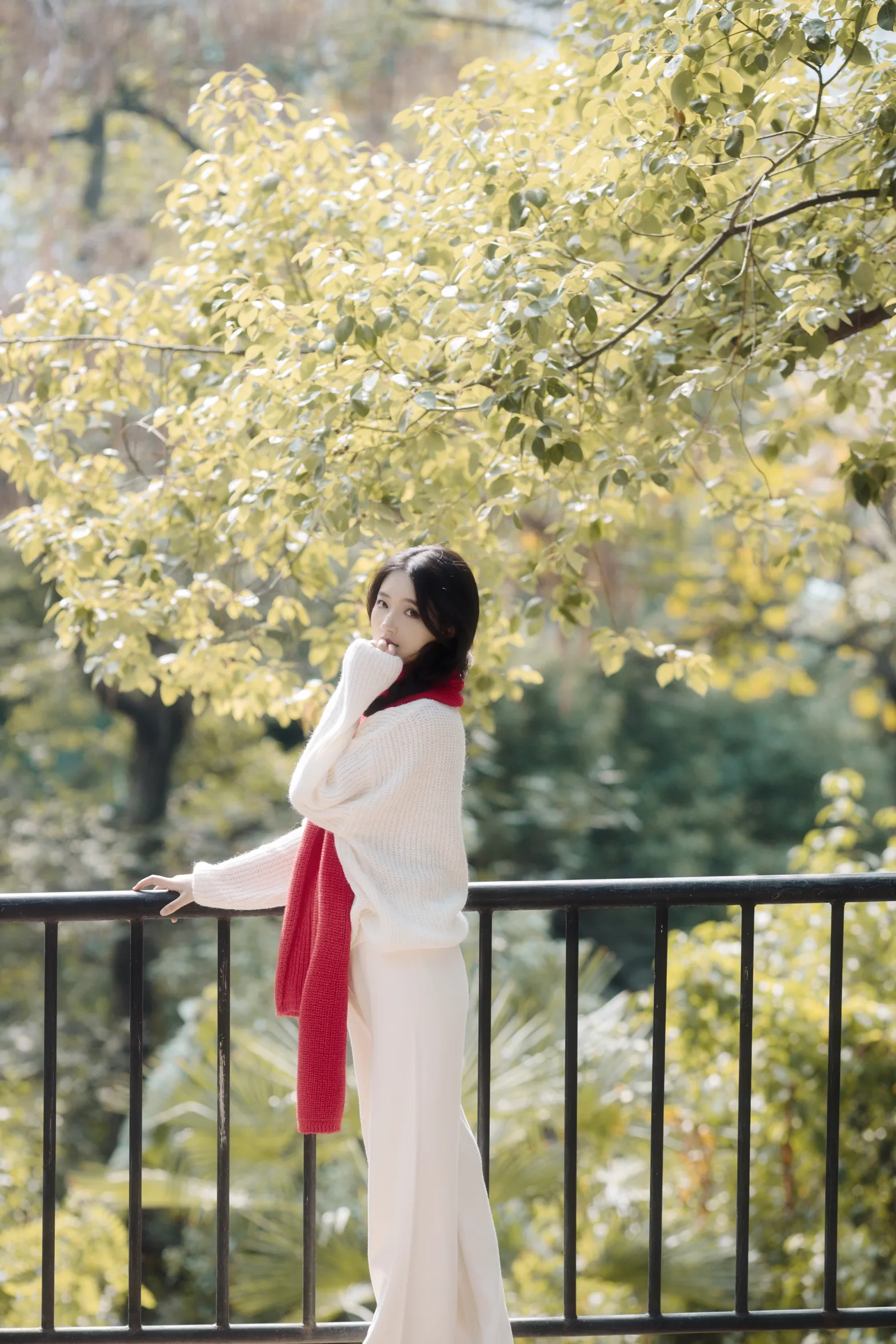 [艺图语] 2022.12.05 Vol.2604 – 红色暖冬 幽灵胡子#[46P]-9