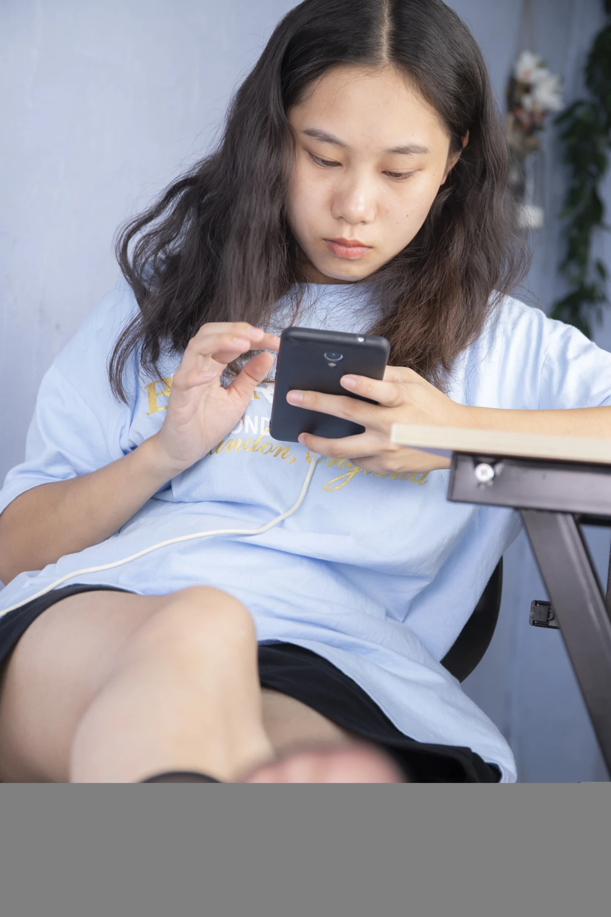 [Mzsock] NO.010 Model Peng Peng shows off her beautiful feet in transparent black stockings in the office, in various postures that are very tempting Southern football skills#[126P]-1