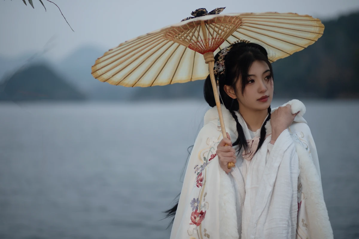[艺图语] 2023.01.15 Vol.2919 寒衣 一口蛋糕#[27P]-16