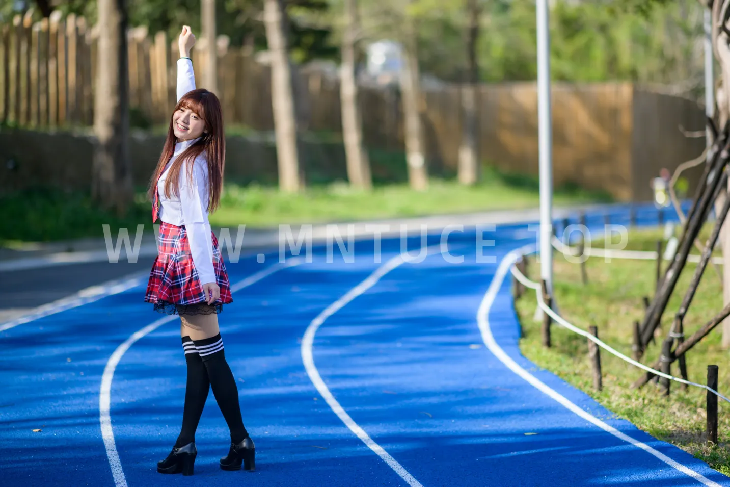 [爱美足] NO.233 学生制服高跟 街拍#[105P]-10