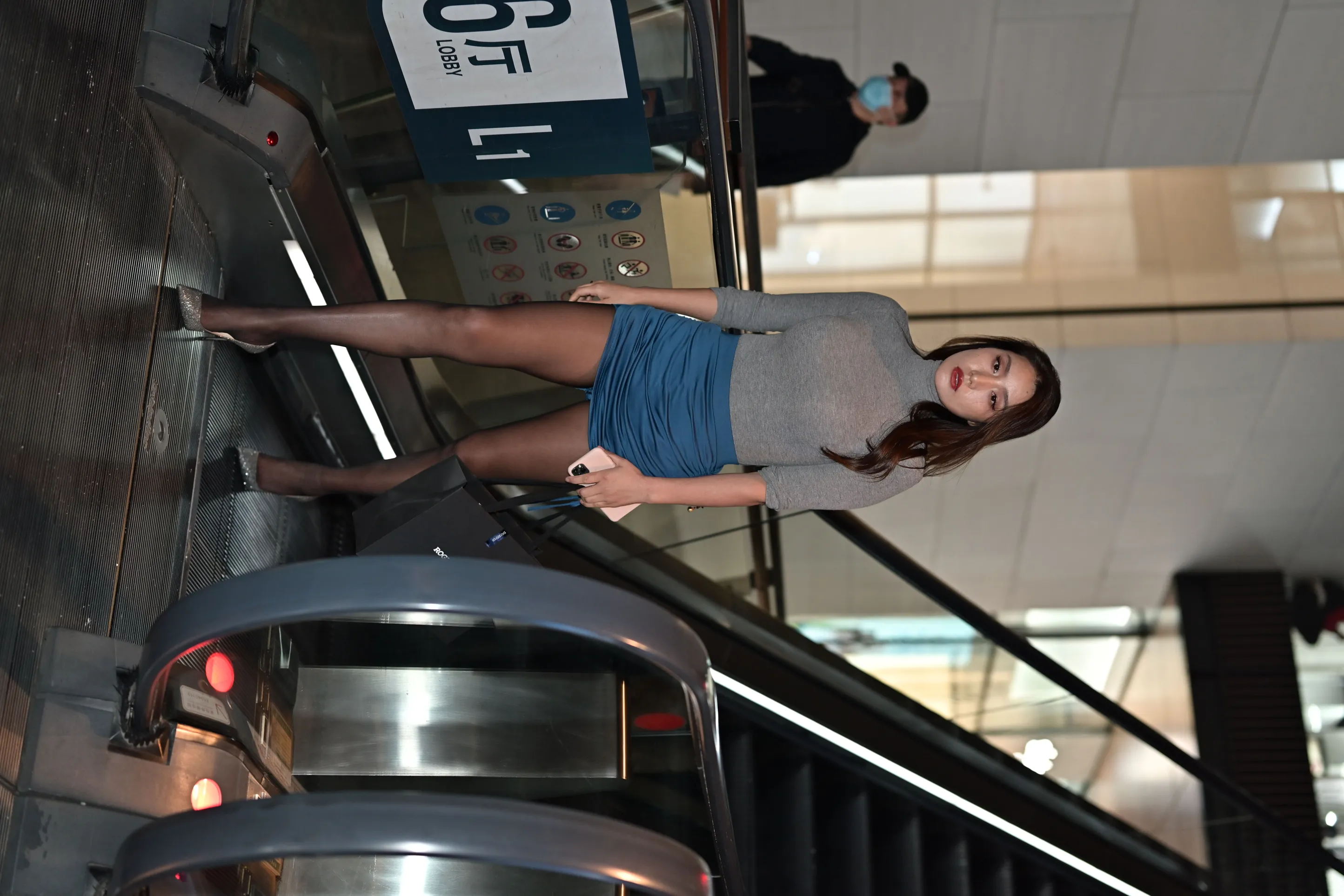 [爱美足] NO.157 蓝色包臀裙黑丝美女 街拍#[105P]-6