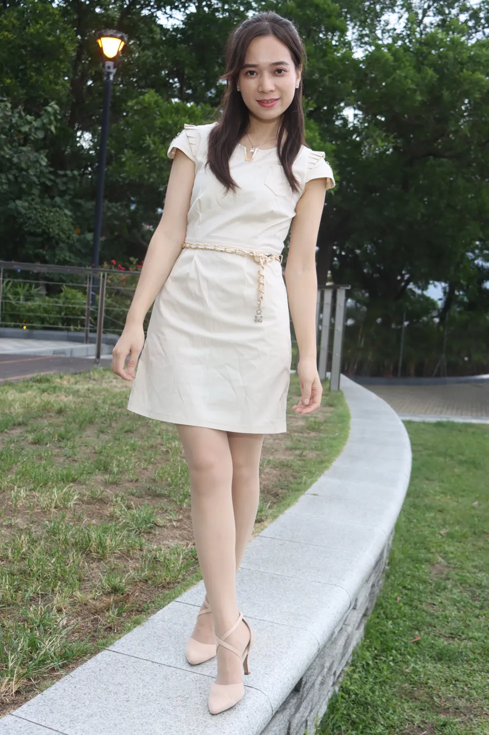 [爱美足] NO.107 Vency Shen 米色连衣裙丝袜高跟美腿 街拍#[70P]-17