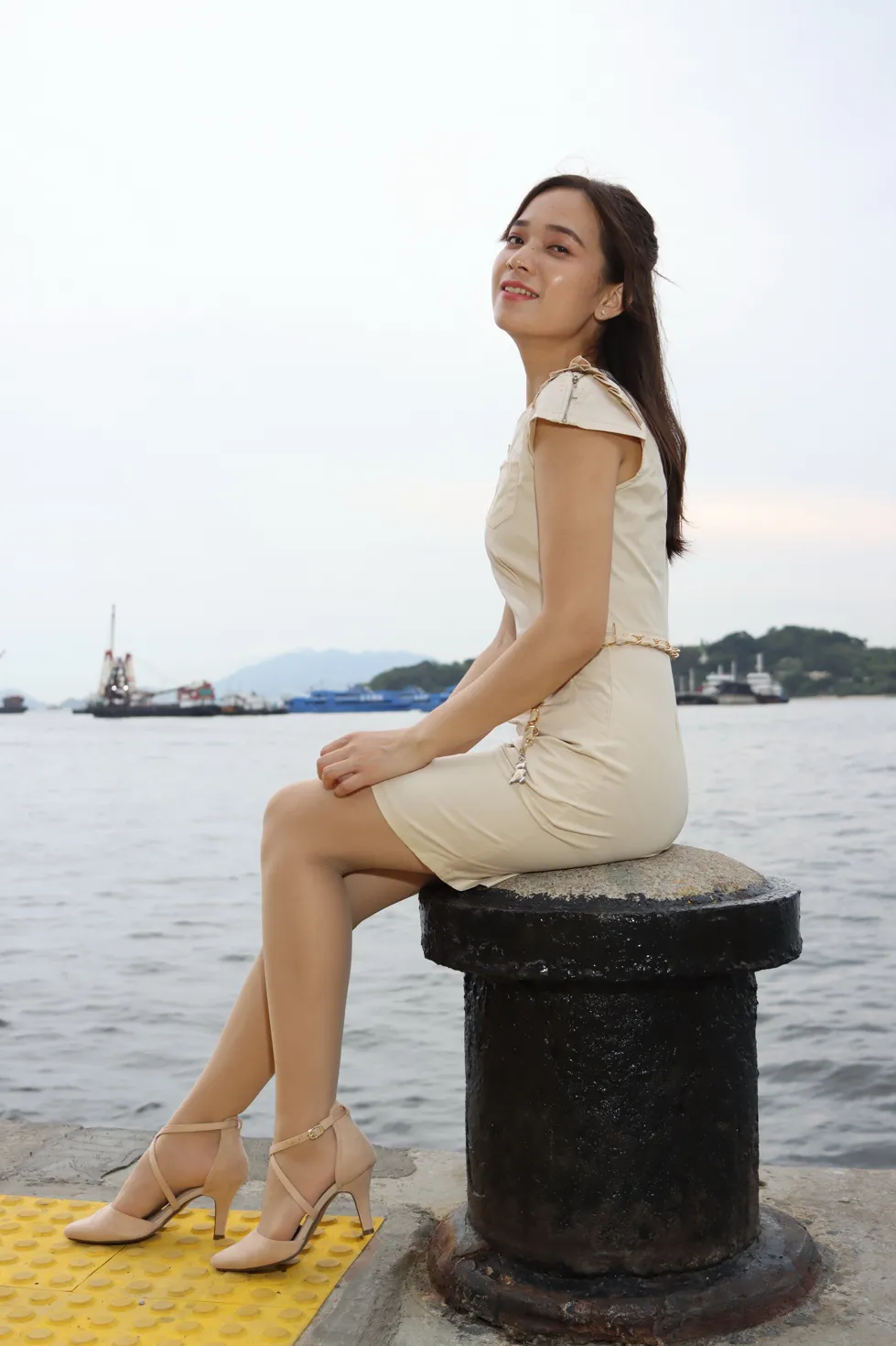 [爱美足] NO.107 Vency Shen 米色连衣裙丝袜高跟美腿 街拍#[70P]-12