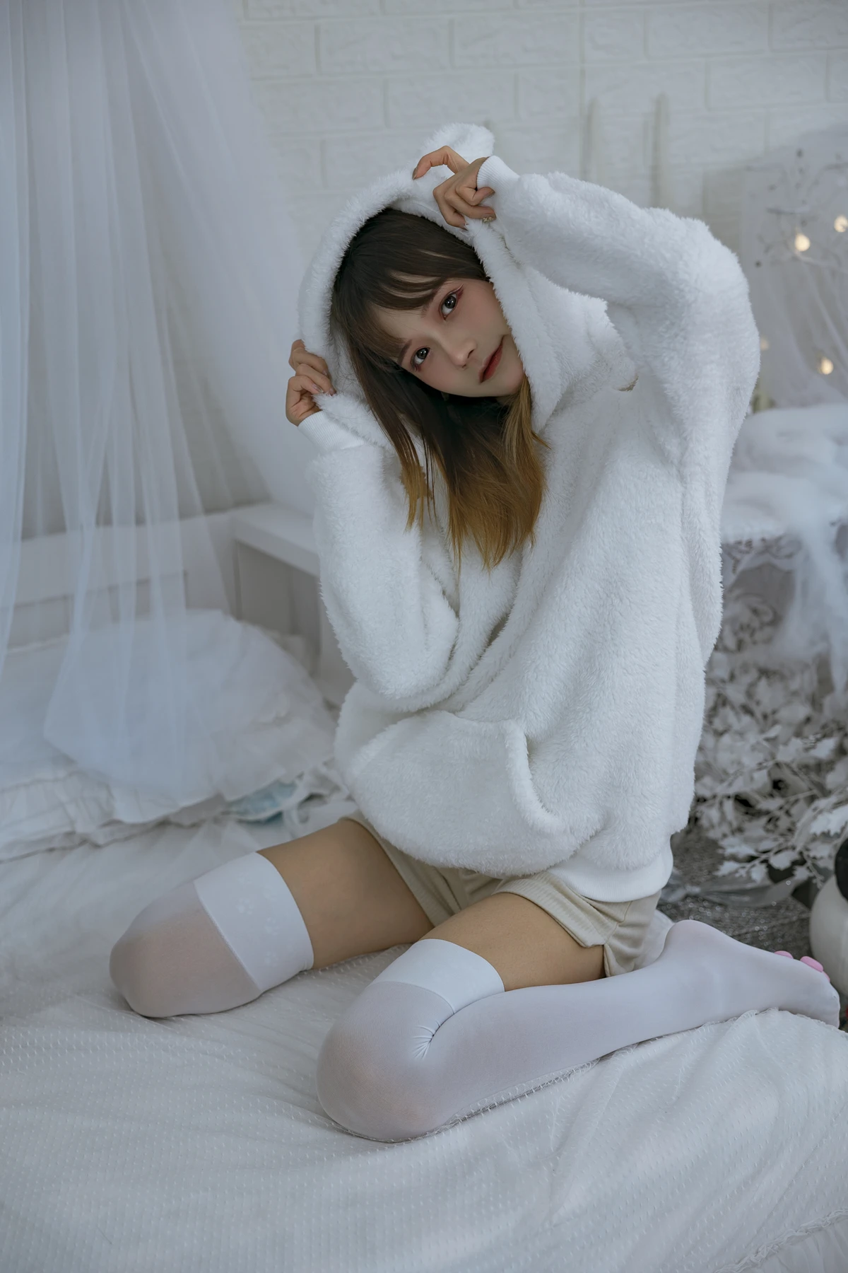 [艺图语] 2022.12.17 Vol.2702 – 温馨少女与宠物们 兔子Zzz不吃胡萝卜#[24P]-3