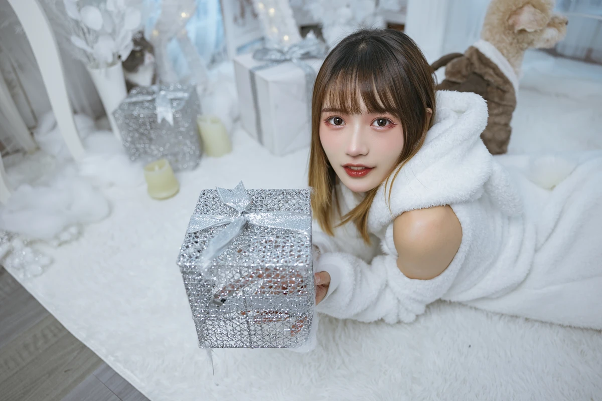 [艺图语] 2022.12.17 Vol.2702 – 温馨少女与宠物们 兔子Zzz不吃胡萝卜#[24P]-10