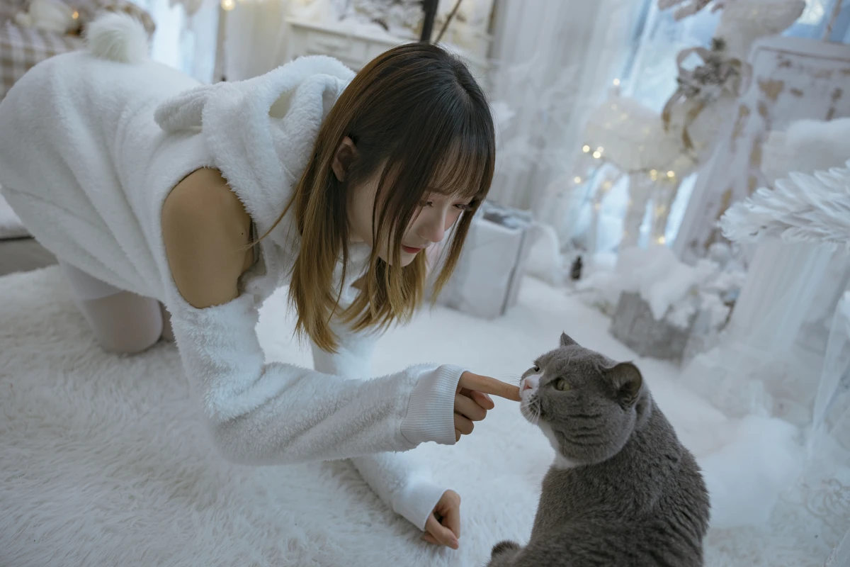 [艺图语] 2022.12.17 Vol.2702 – 温馨少女与宠物们 兔子Zzz不吃胡萝卜#[24P]-7