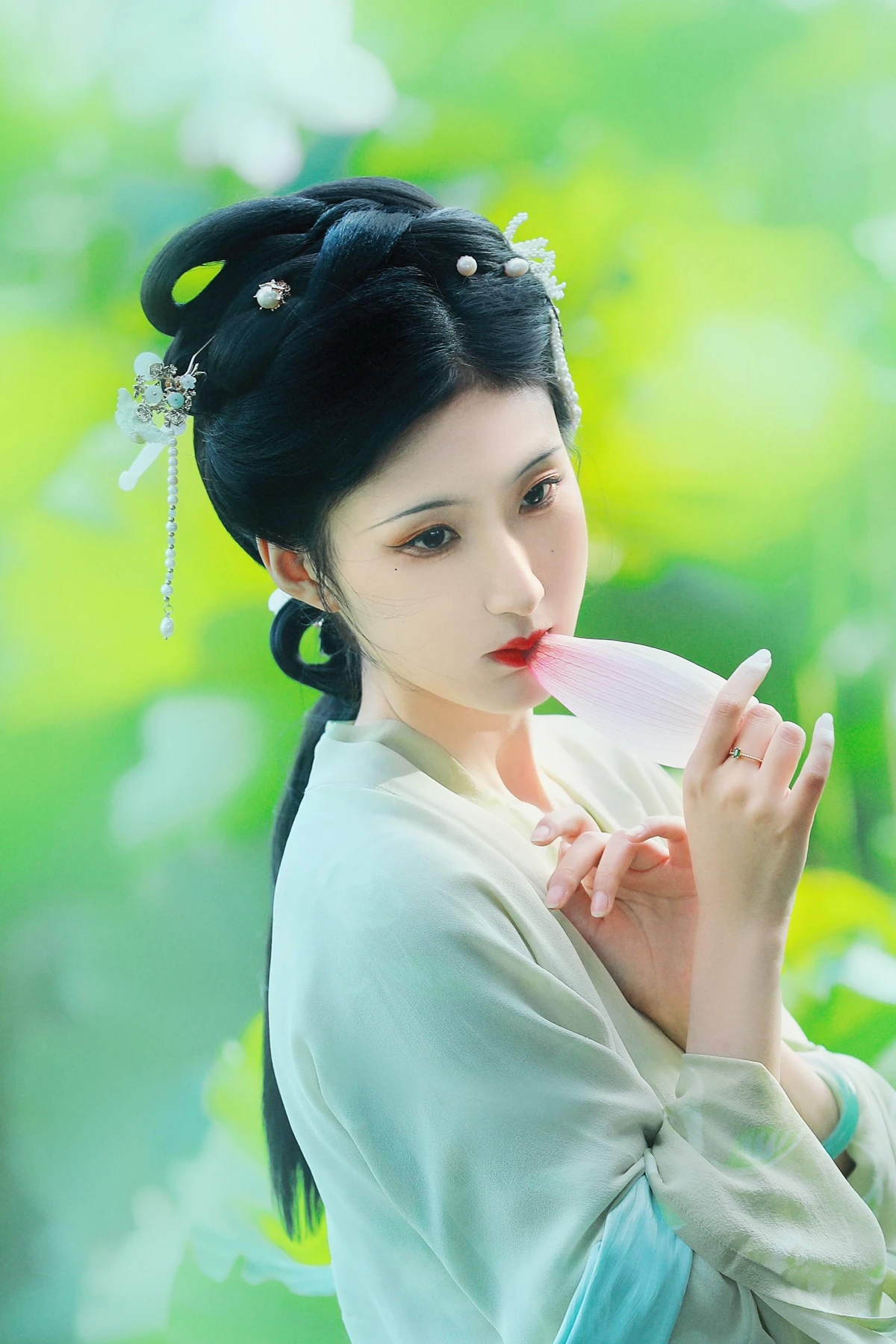 [艺图语] 2023.01.12 Vol.2900 她清冷得好像一首宋词 荷里寒#[23P]-11