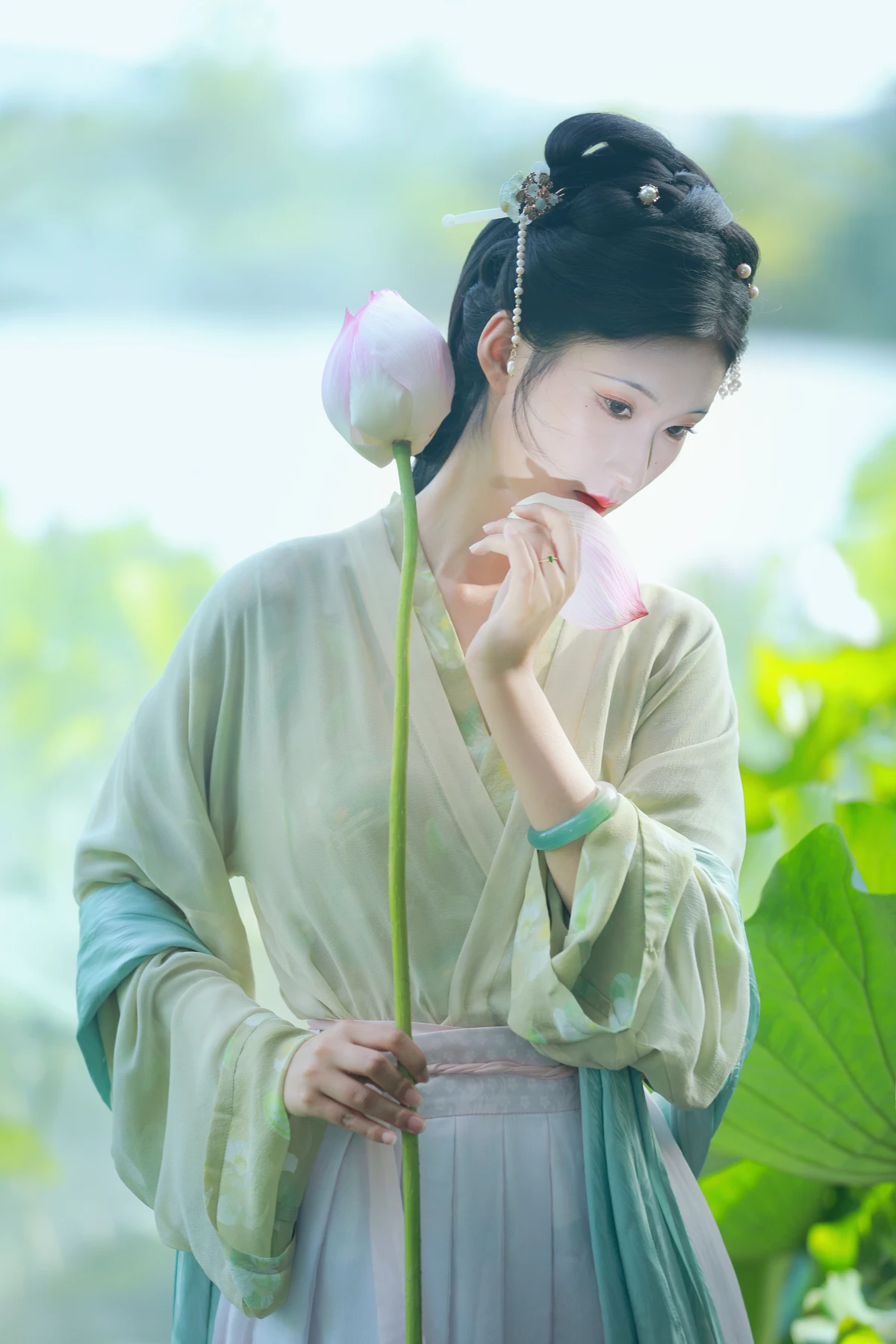 [艺图语] 2023.01.12 Vol.2900 她清冷得好像一首宋词 荷里寒#[23P]-5