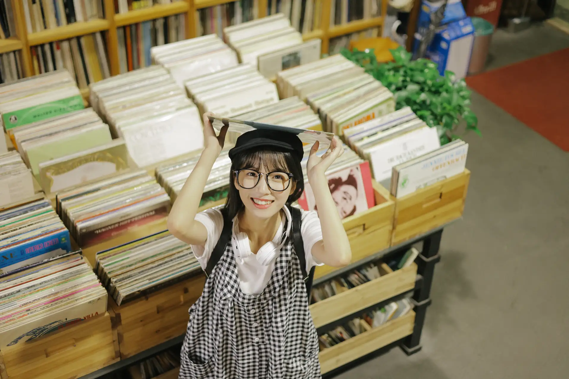 [艺图语] 2022.08.16 Vol.1717 – 黑胶唱片的小时光 一只阿梦崽#[43P]-12
