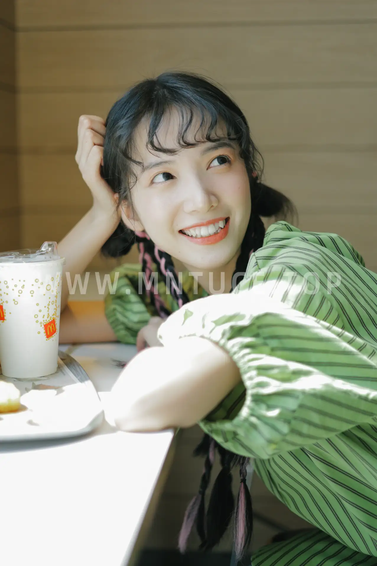 [艺图语] 2022.08.02 Vol.1605 – 夏日女友 一只阿梦崽#[42P]-18