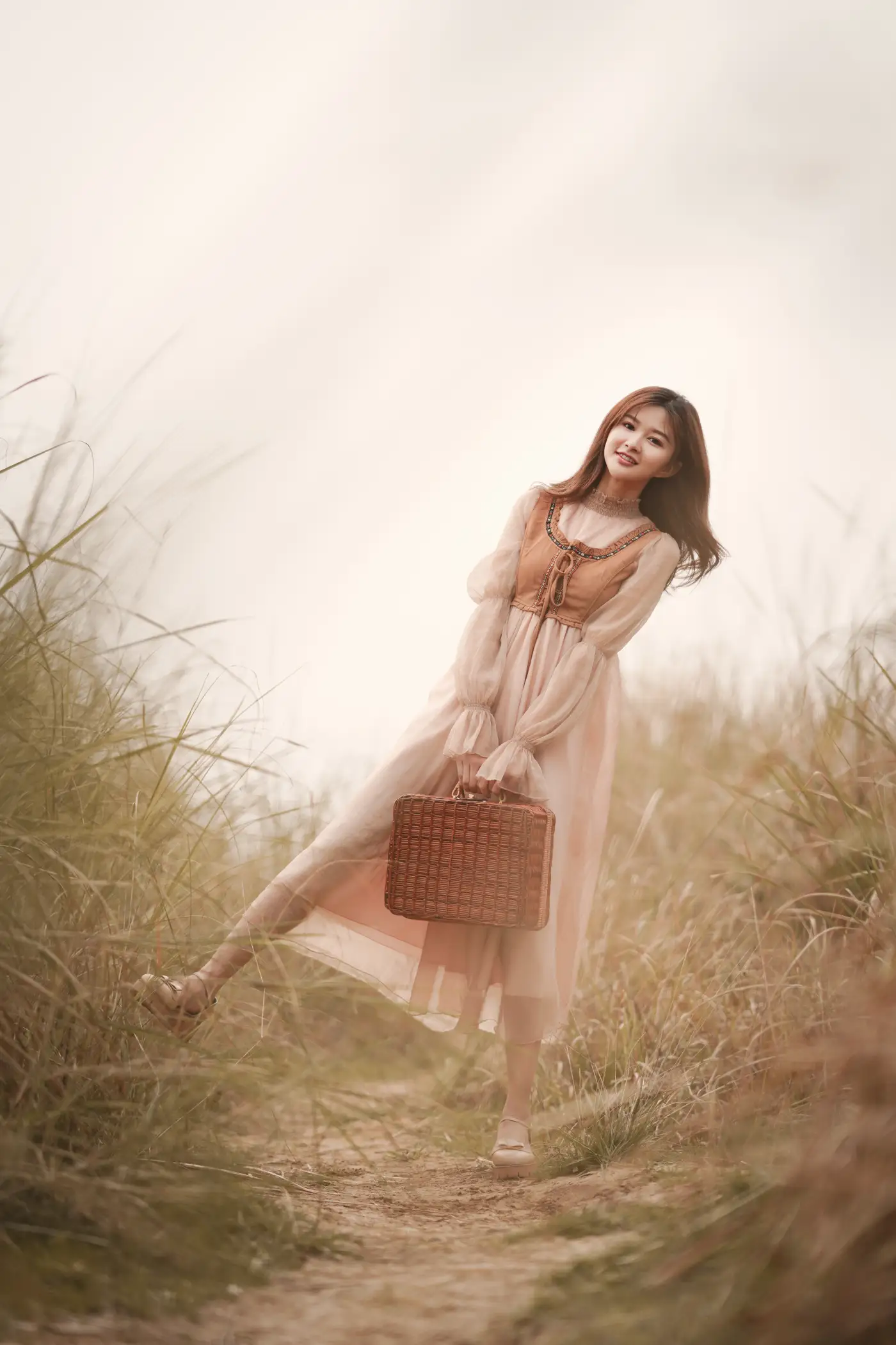 [艺图语] 2022.01.05 Vol.591 – 独自旅行 吕陈#[37P]-1