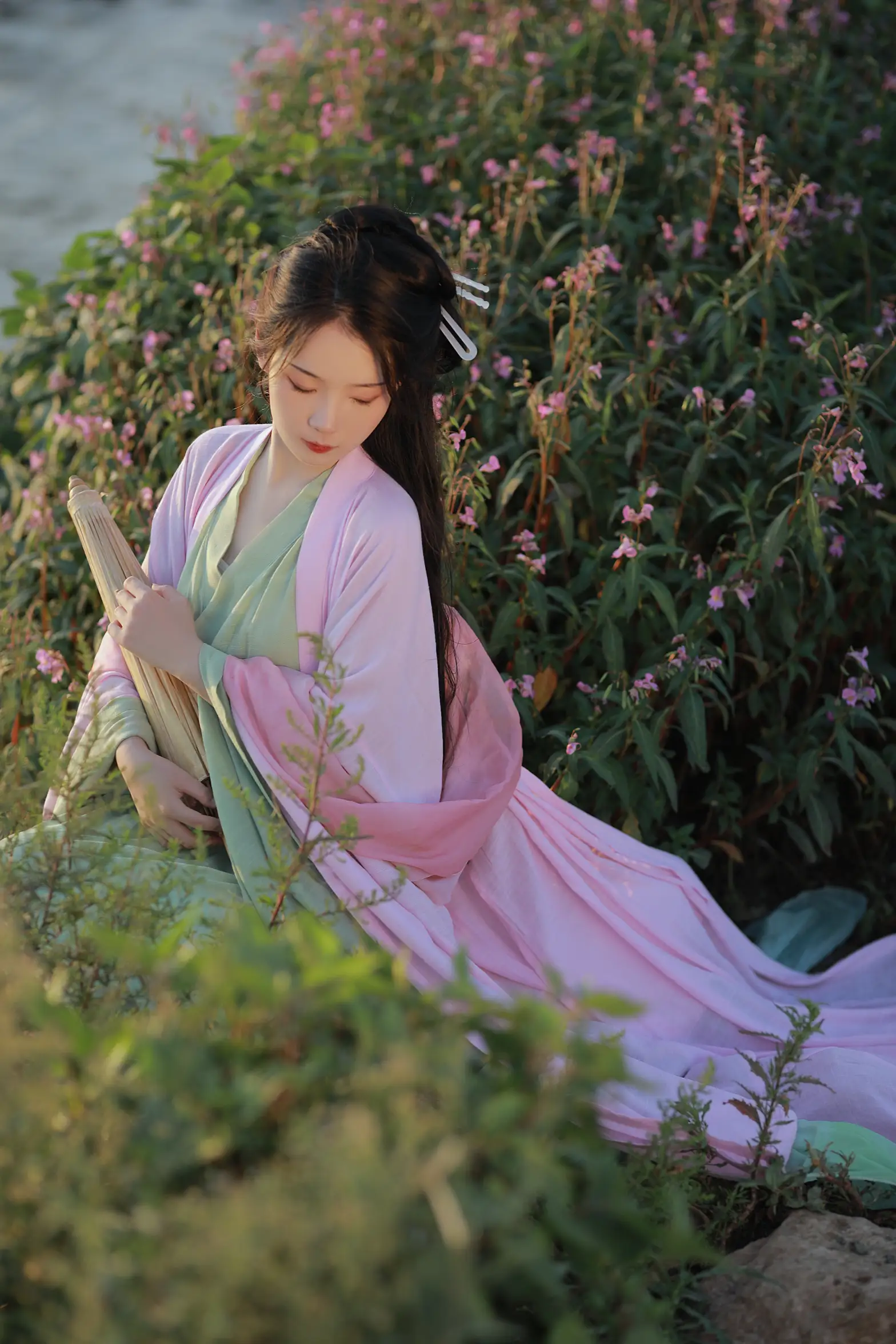 [艺图语] 2022.08.30 Vol.1828 – 人间烟火色 落花人独立#[33P]-1