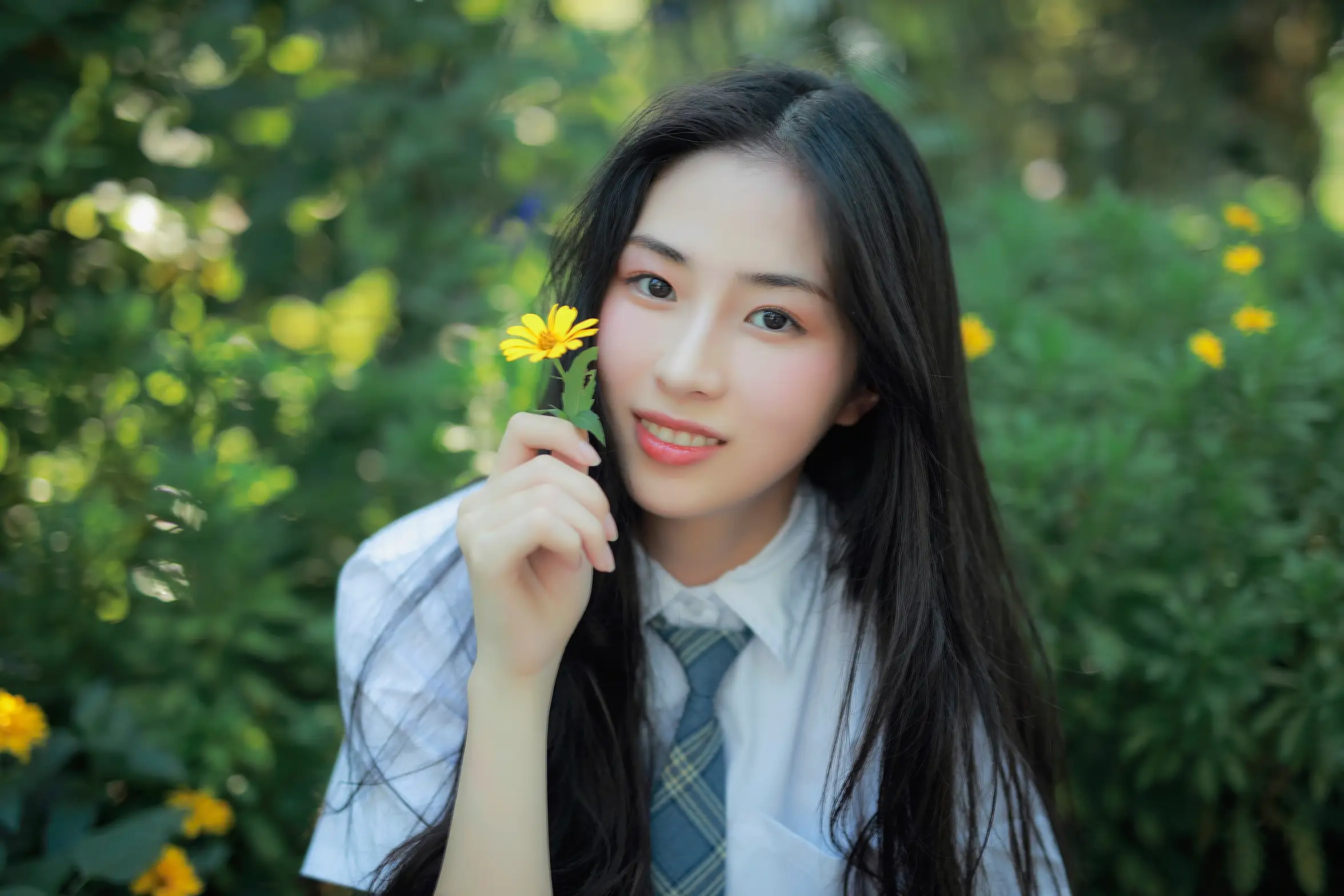 [艺图语] 2022.07.02 Vol.1350 – 风很温柔，花很鲜艳 一帆#[22P]-1