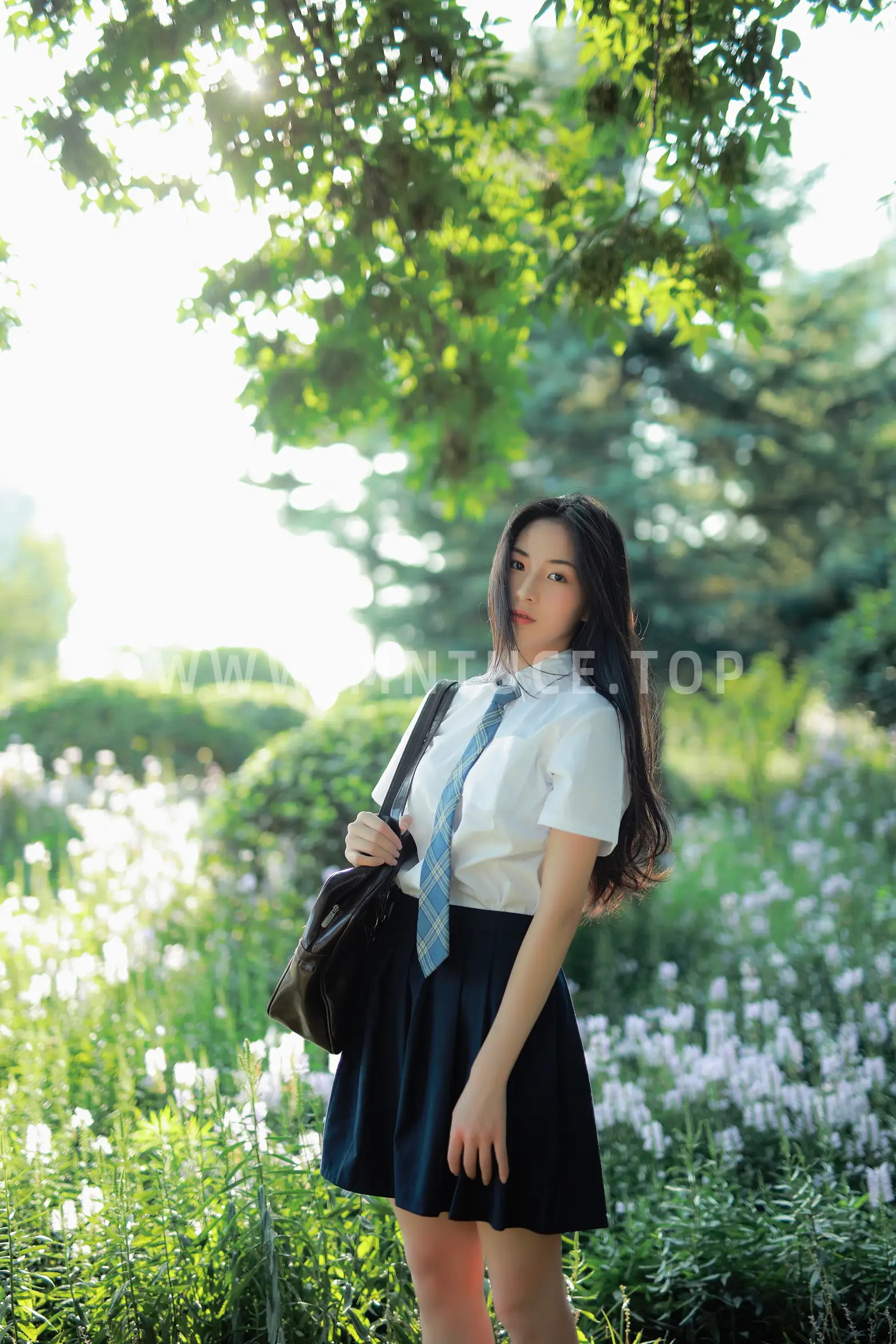 [艺图语] 2022.07.02 Vol.1350 – 风很温柔，花很鲜艳 一帆#[22P]-9