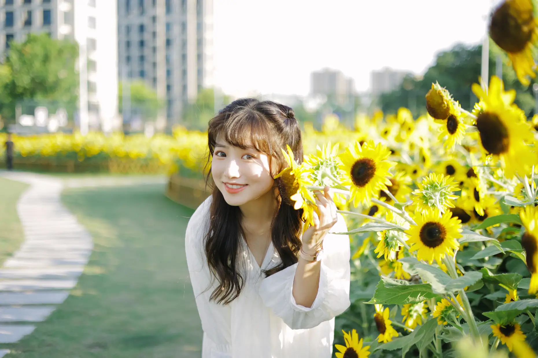 [艺图语] 2022.08.29 Vol.1822 – 阳光下的花和你 蓝胖子-#[25P]-1