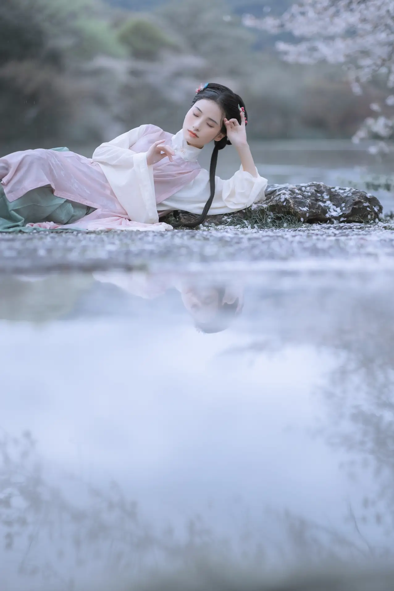 [艺图语] 2022.05.25 Vol.0984 – 雨樱花 眸小妖#[46P]-5