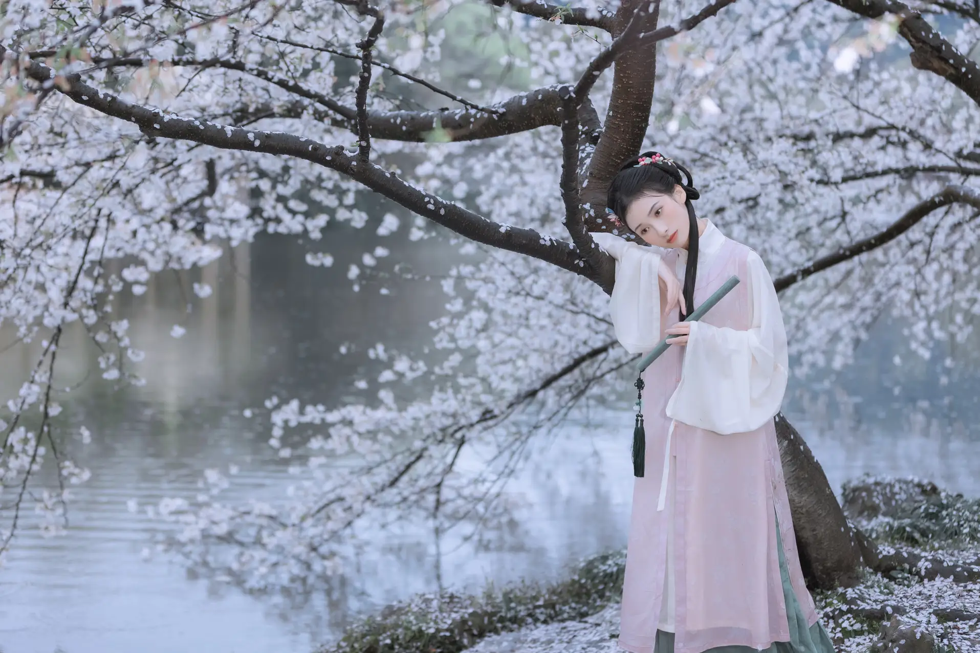 [艺图语] 2022.05.25 Vol.0984 – 雨樱花 眸小妖#[46P]-5