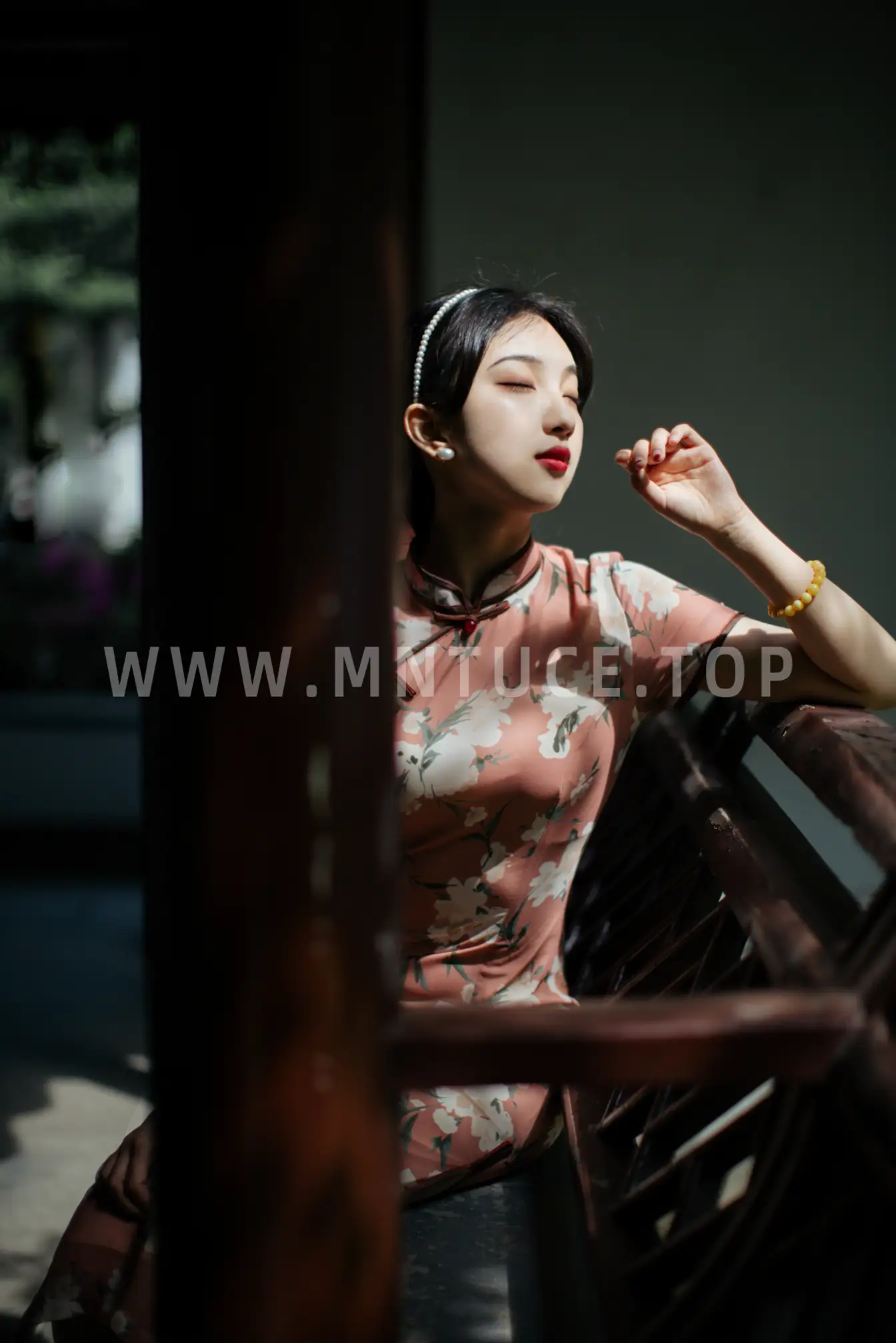 [艺图语] 2022.07.12 Vol.1452 – 旧梦惊尘 MMMhedym#[22P]-9