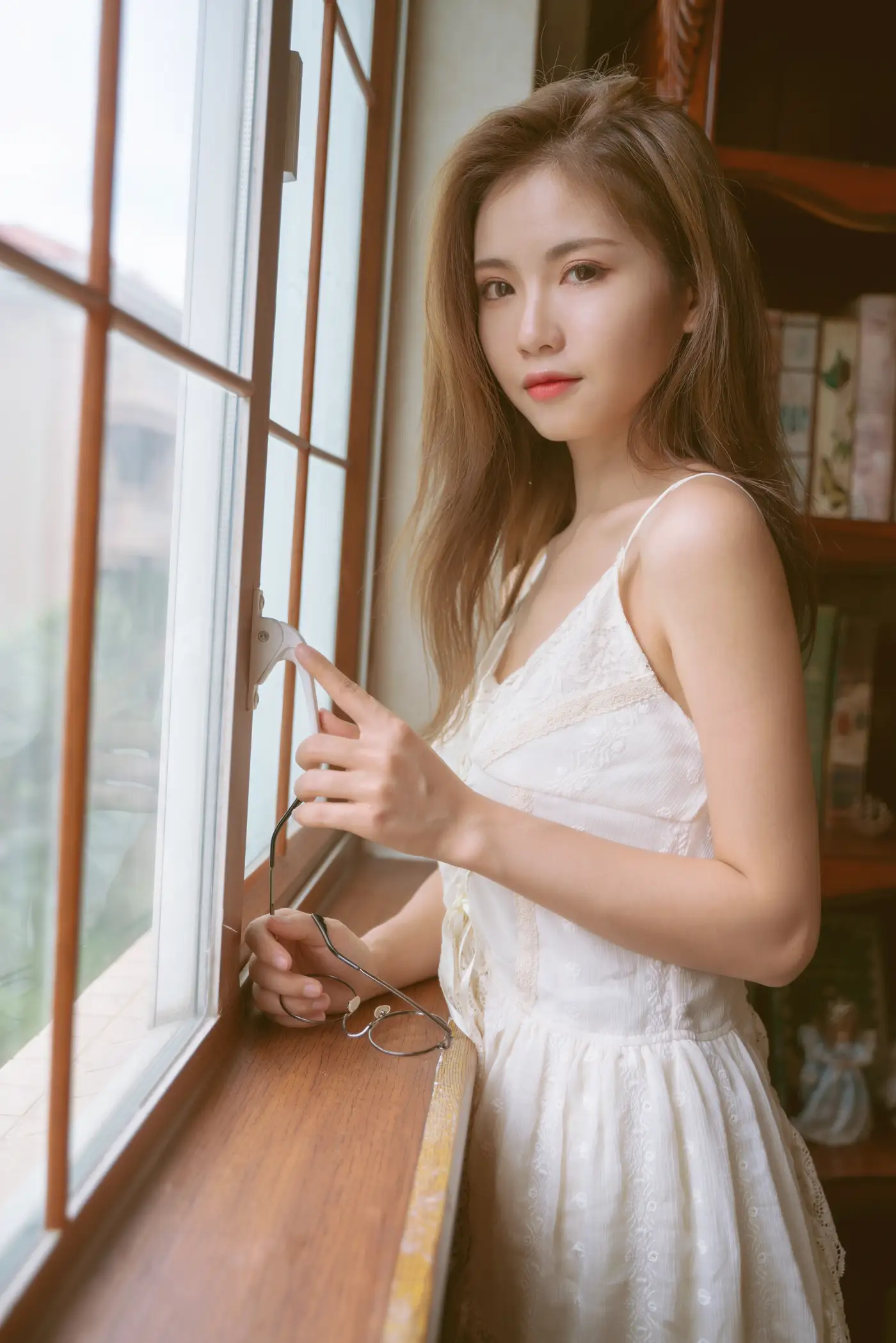 [艺图语] 2021.11.08 Vol.426 – 白裙少女 素素#[25P]-1
