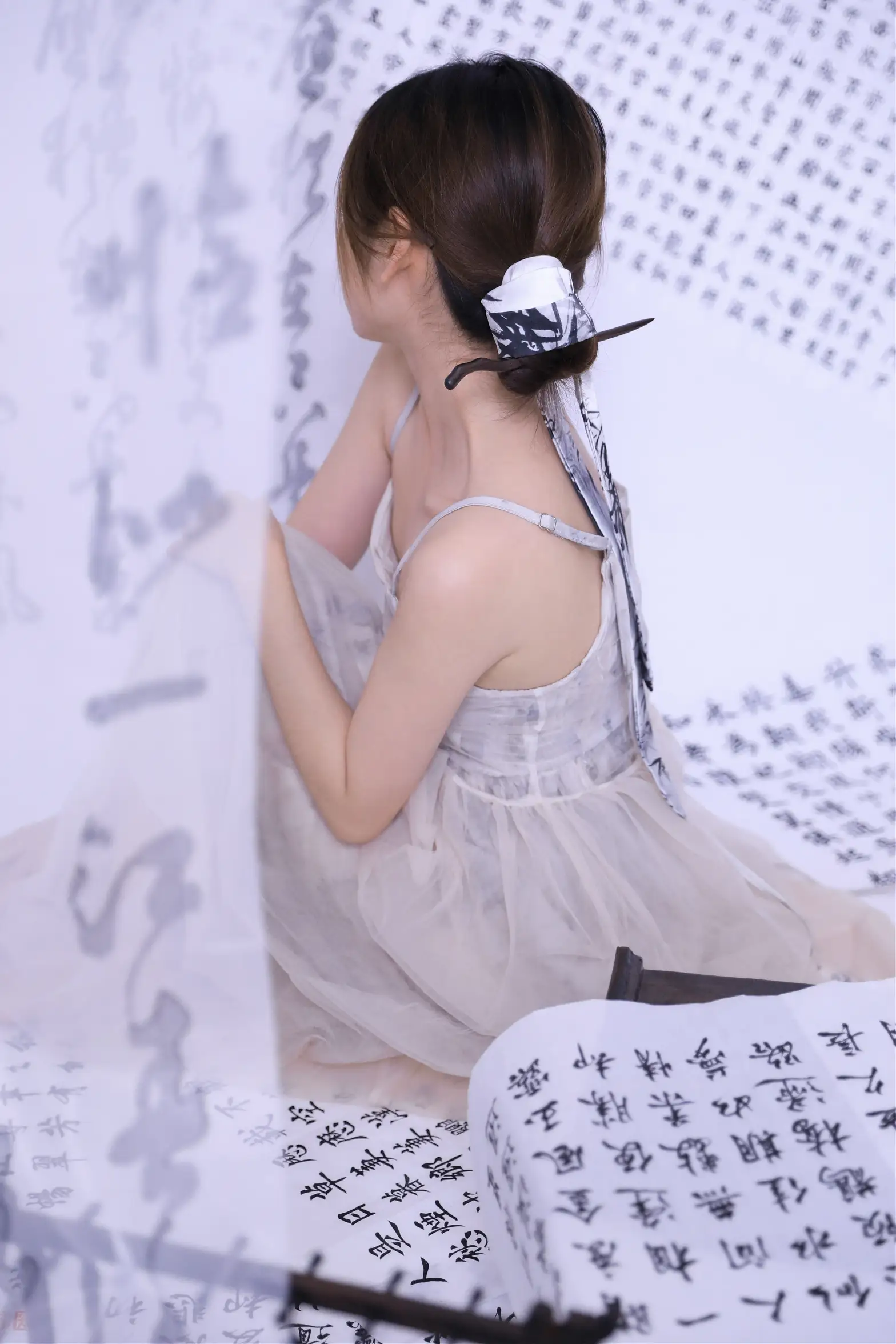[艺图语] 2022.11.12 Vol.2424 – 坐看闲庭听书语 不爱奶糖#[26P]-2