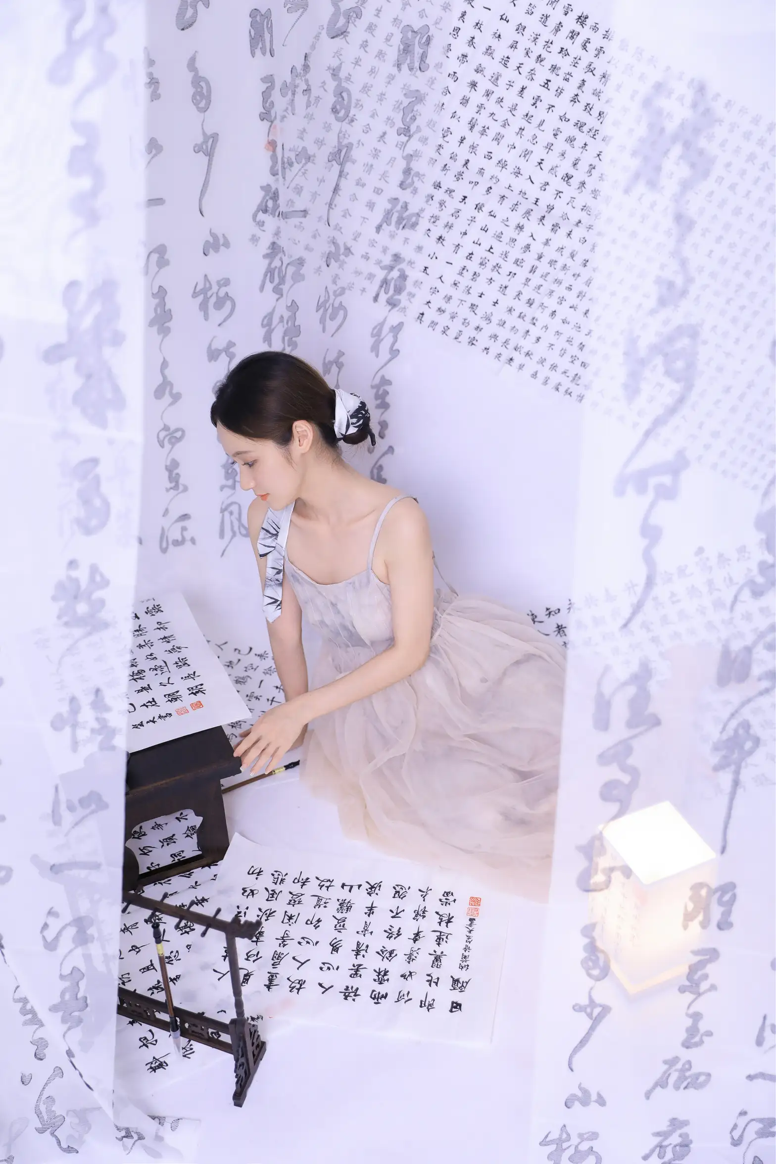 [艺图语] 2022.11.12 Vol.2424 – 坐看闲庭听书语 不爱奶糖#[26P]-8